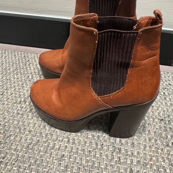 Steve Madden Brown Boots size 6 - Picture 2 of 4